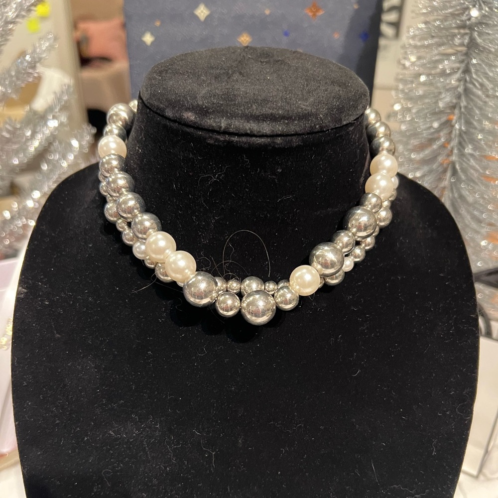 Silver and faux pearl 2 strand necklace set. Silver chain EUC. 16/17 inch.
